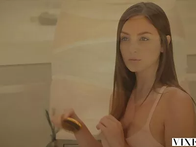 Garotinha dando banho sonha com assistir filme de pornô as brasileirinhas paus enormes e sexo duro