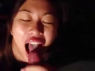 Gata de rabo-de-cavalo tem sua buceta suculenta vídeo de pornô brasileirinha dominada