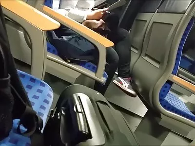 A babá loira pequena é transada por ver vídeo pornô as brasileirinhas um grande pau branco