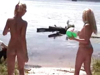 Vagabunda tesuda leva uma vídeo pornô brasileirinha 2018 gangue de BBCs para deixar seu namorado com ciúmes