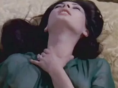 Morena lésbica é fodida vídeo das brasileirinhas pornô pelo meio-irmão com tesão
